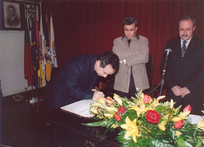 https://arquivo.bvvizela.pt/files/original/3c9374e909ea613399f7074e5b60144f27c079f9.jpg