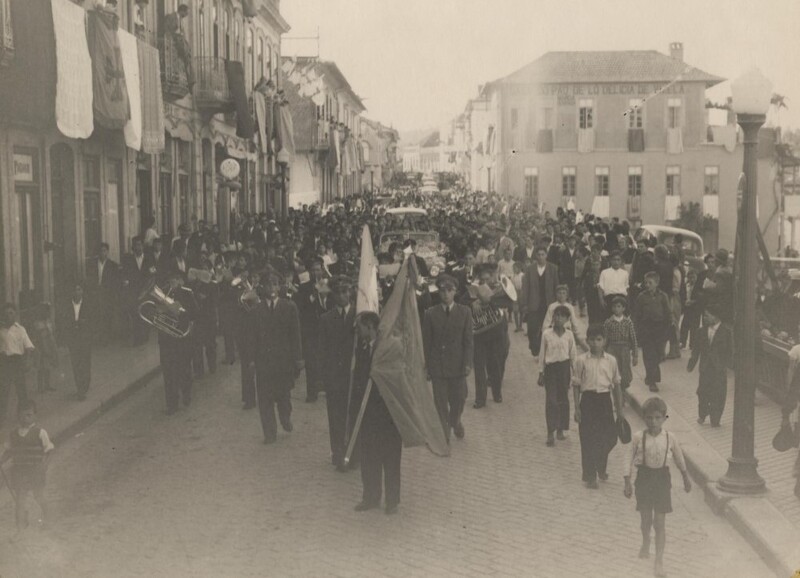 https://arquivo.bvvizela.pt/files/original/ee54085521cf8bab8aa7d9daf9ac5e483ce8ba2b.jpg